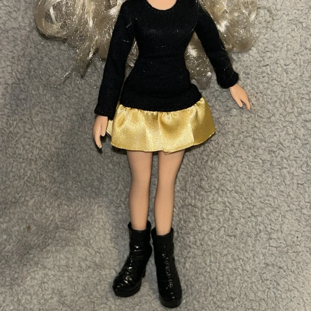 Bratz Chloe Unleash your passion out of the box‎ With Outfit E3
